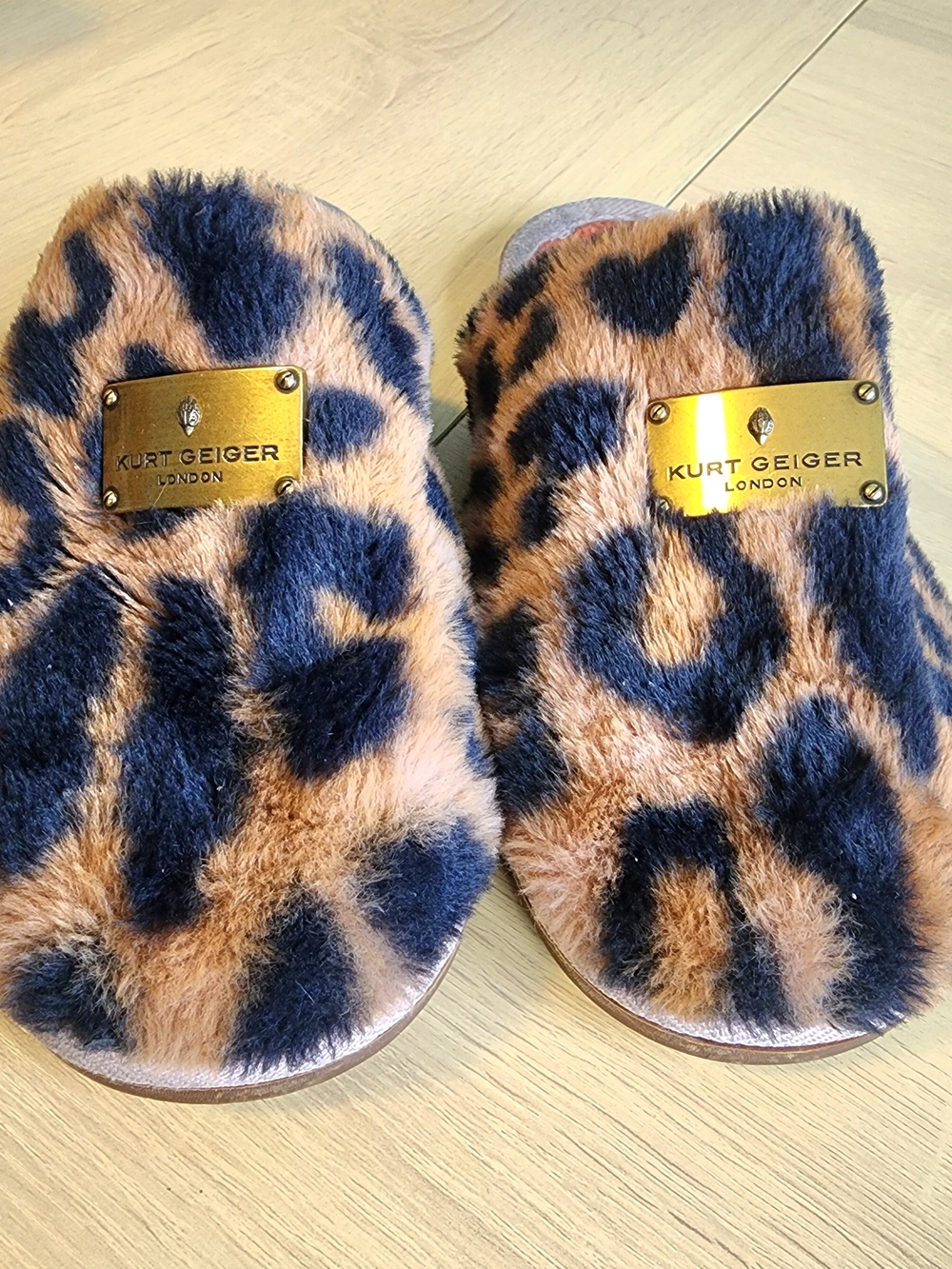 Kurt Geiger Womens Leopard Faux-Fur Sliders in Tan and Black